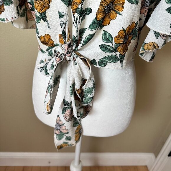 JANUARY 7 Crop Strappy Tie Front Floral Top Size Small - Picture 4 of 8